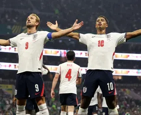 Imagem ilustrativa da imagem Com um a menos, Inglaterra derruba México no Azteca e segue na Copa