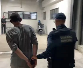 Imagem ilustrativa da imagem Condenado a 14 anos de pena, foragido da Justiça é preso na Praça do Papa
