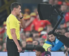 Imagem ilustrativa da imagem Copa do Mundo estreia novas regras de arbitragem