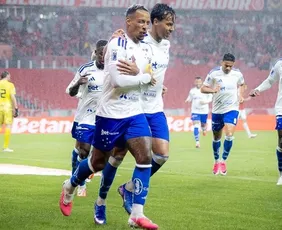 Imagem ilustrativa da imagem Cruzeiro bate Inter com golaço de Matheus Pereira e lesão de Pec na estreia