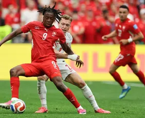 Imagem ilustrativa da imagem Destaque da Suíça sofre lesão e não encara a Colômbia em jogo decisivo