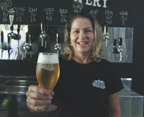 Imagem ilustrativa da imagem Dos tribunais para a cervejaria: conheça a história de Ana Paula Zanetti