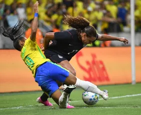 Imagem ilustrativa da imagem Em jogo nervoso, seleção brasileira feminina de futebol perde para os EUA
