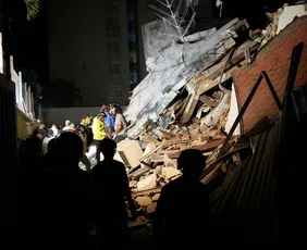 Imagem ilustrativa da imagem FOTOS: terremotos na Venezuela deixam mortos e destroem prédios