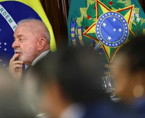 Imagem ilustrativa da imagem Fadiga eleitoral desafia Lula, terceiro governante há mais tempo no poder no Brasil