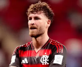 Imagem ilustrativa da imagem Flamengo recebe proposta de clube turco pelo zagueiro Léo Pereira