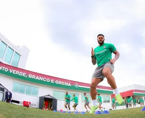 Imagem ilustrativa da imagem Fluminense ganha força com Thiago Silva e Hulk para enfrentar o Grêmio