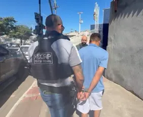 Imagem ilustrativa da imagem Foragido por homicídio em Minas Gerais é preso escondido em banheiro em Cariacica
