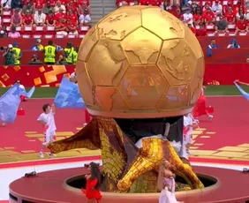Imagem ilustrativa da imagem Gafe com taça gigante marca a cerimônia de abertura da Copa do Mundo no Canadá