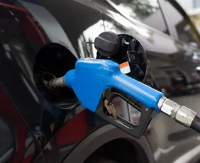 Imagem ilustrativa da imagem Governo vai começar a retirar subsídio de R$ 0,44 da gasolina, afirma ministro