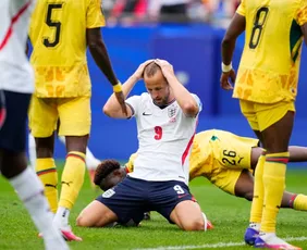 Imagem ilustrativa da imagem Inglaterra é contida por Gana em empate arrastado com gol incrível perdido por Kane
