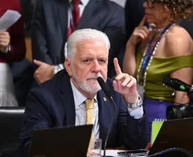Imagem ilustrativa da imagem Jaques Wagner deixa liderança do governo no Senado após ser alvo da PF