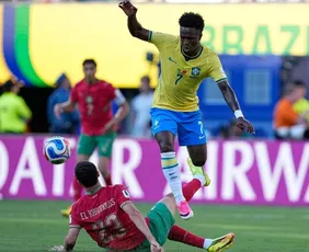 Imagem ilustrativa da imagem Jogada de Vinicius Junior evita derrota do Brasil para Marrocos em estreia na Copa