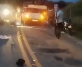 Imagem ilustrativa da imagem Jovem morre após colidir moto contra carro e caminhão no Sul do ES