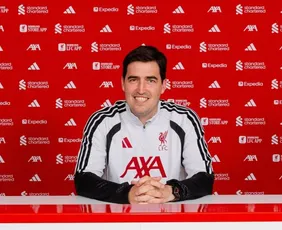 Imagem ilustrativa da imagem Liverpool anuncia Andoni Iraola como novo técnico após demissão de Arne Slot