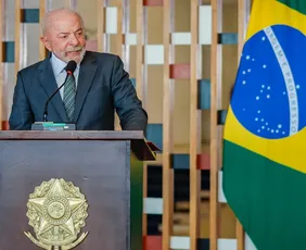 Imagem ilustrativa da imagem Lula cobra respeito e rejeita interferência dos EUA