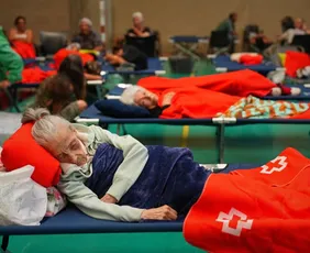 Imagem ilustrativa da imagem Mais de 200 mil pessoas são evacuados por incêndios florestais na França e Espanha