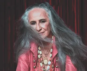 Imagem ilustrativa da imagem Maria Bethânia em grandes versões