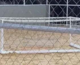 Imagem ilustrativa da imagem Menino de 10 anos morre após ser atingido por trave de futebol em SC
