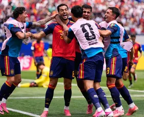 Imagem ilustrativa da imagem Merino projeta duelo entre Espanha e França nas semis da Copa: 'Igual para igual'