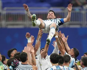 Imagem ilustrativa da imagem Messi é enaltecido por jogadores após classificação heroica da Argentina na Copa