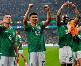 Imagem ilustrativa da imagem México aniquila Equador e vai às oitavas da Copa do Mundo