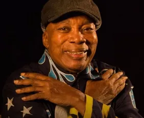 Imagem ilustrativa da imagem Milton Nascimento volta para casa após ser internado para tratar pneumonia