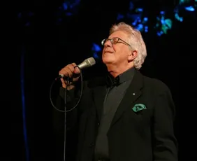 Imagem ilustrativa da imagem Morre cantor e compositor Peppino Di Capri, do sucesso 'Champagne', aos 86 anos