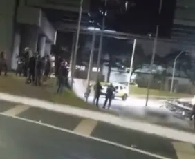 Imagem ilustrativa da imagem Motociclista morre após cair embaixo da roda de coletivo na Serra