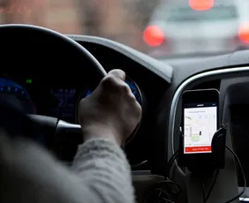 Imagem ilustrativa da imagem Motoristas de apps reclamam de queda na nota de crédito após consulta ao MoveBrasil