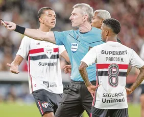 Imagem ilustrativa da imagem Nem o impedimento semiautomático acaba com as reclamações no futebol brasileiro