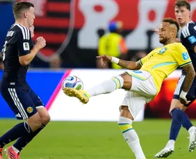 Imagem ilustrativa da imagem Neymar se emociona com filhos após estrear em sua quarta Copa