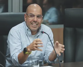 Imagem ilustrativa da imagem Nova taxação de Trump: Salume defende resposta do Brasil com diálogo e estratégia