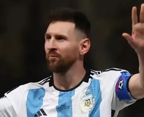 Imagem ilustrativa da imagem Messi se despede da Argentina com recordes e mira milésimo gol