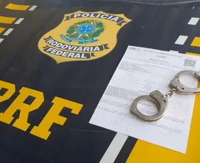 Imagem ilustrativa da imagem PRF prende homem condenado por agressão à mulher na Serra