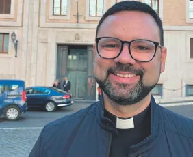 Imagem ilustrativa da imagem Padre capixaba entra para a elite mundial da liturgia católica