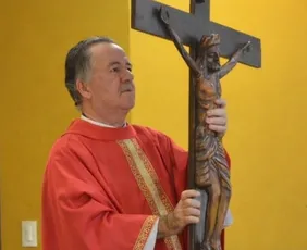 Imagem ilustrativa da imagem Padre de Guarapari revela diagnóstico neurológico e se afasta para tratamento