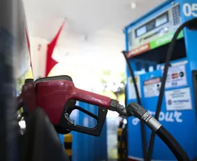 Imagem ilustrativa da imagem Petrobras anuncia redução do preço do diesel em R$ 0,35