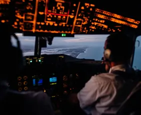 Imagem ilustrativa da imagem Piloto relata 'calafrio' ao controle aéreo após ver luzes em Londrina