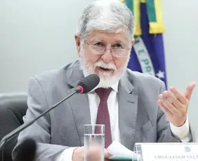 Imagem ilustrativa da imagem Pretexto para intervenção é inaceitável, diz Celso Amorim