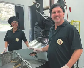 Imagem ilustrativa da imagem Professor inova e consegue patente após construir forno para torrar café
