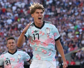 Imagem ilustrativa da imagem Quem é Charles De Ketelaere, 'novo' De Bruyne que calou EUA na Copa com dois gols