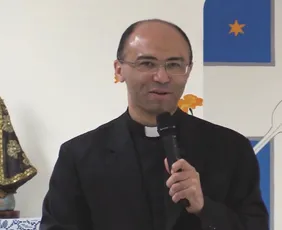 Imagem ilustrativa da imagem Quem é o padre brasileiro que desafia Vaticano e se rebelou após excomunhão