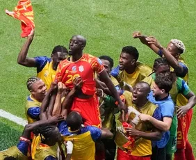 Imagem ilustrativa da imagem RD Congo tem virada épica sobre o Uzbequistão e consegue classificação na Copa
