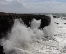 Imagem ilustrativa da imagem Ressaca: Marinha emite alerta de mar grosso com ondas de até 4 metros no ES
