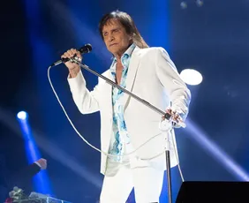 Imagem ilustrativa da imagem Roberto Carlos alerta para vídeo falso que usa sua imagem para vender tratamento
