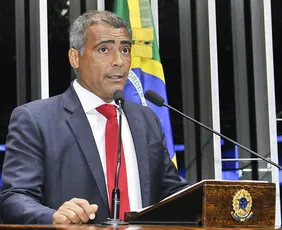 Imagem ilustrativa da imagem Romário diz que devolverá salário ao Senado e que não pediu licença para votar 6x1
