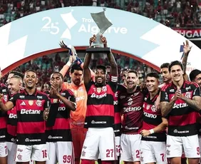 Imagem ilustrativa da imagem Samuel Lino é decisivo, Flamengo bate Benfica e leva Troféu do Algarve