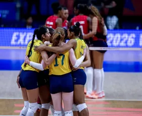 Imagem ilustrativa da imagem Seleção feminina de vôlei sofre no início, mas vence República Dominicana