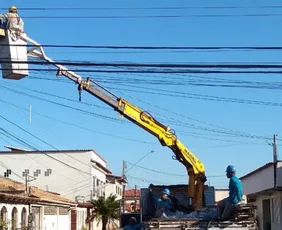 Imagem ilustrativa da imagem Serra faz operação para retirar cabos e organizar postes neste domingo